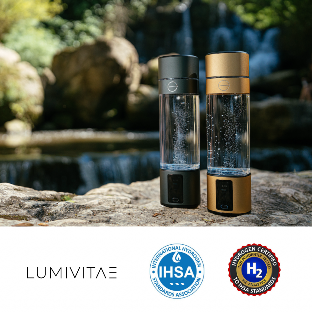 Lumivitae Lifestyle shots of the black and gold bottles.
